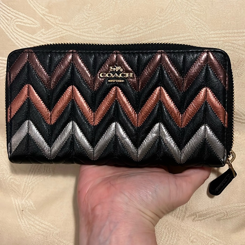 Coach Calf Leather Accordion Quilted Zip Wallet Multicolor Like New F39163